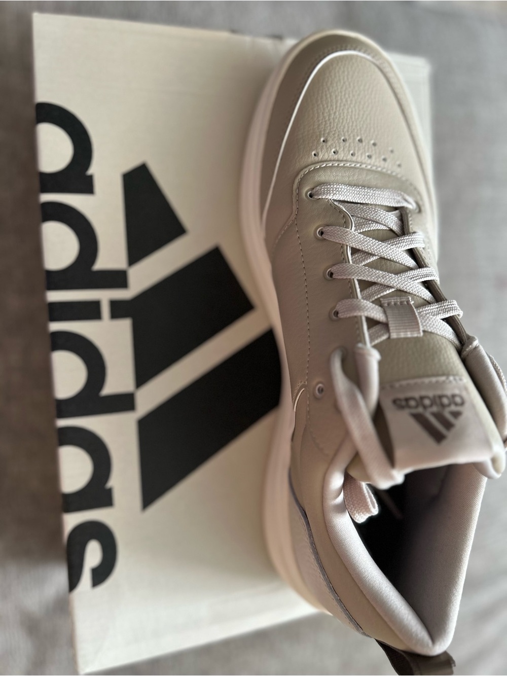 adidas Men’s Cream/Tan Casual Sneakers